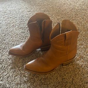 Alvie’s Rainey Boots - size 7.5
